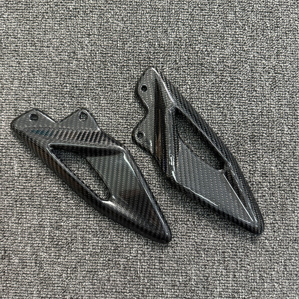 For Triumph Street Triple 660  - Crepe Pan Carbon recension och pris